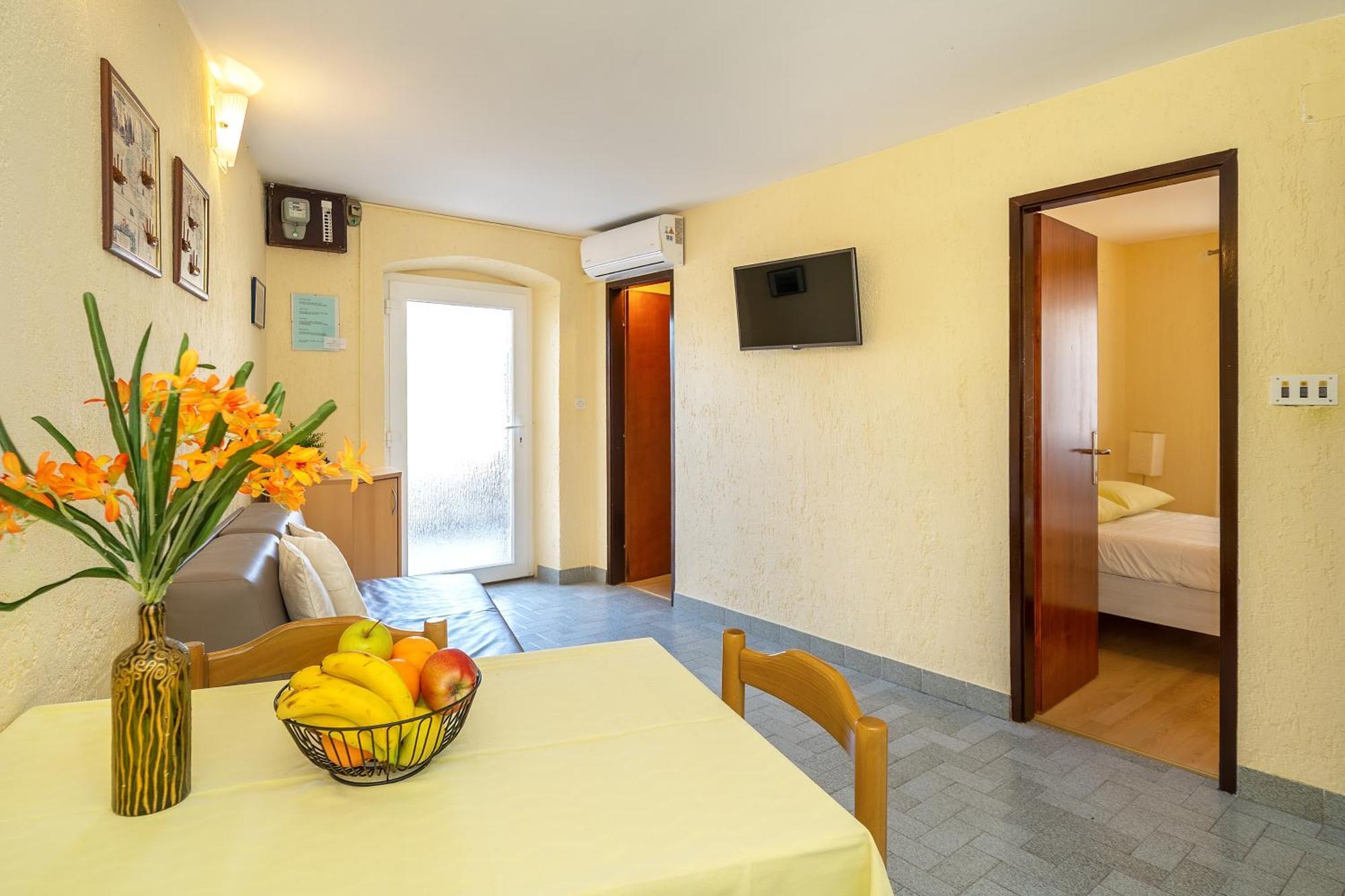 Apartments Ivo With Sea View Башка Экстерьер фото